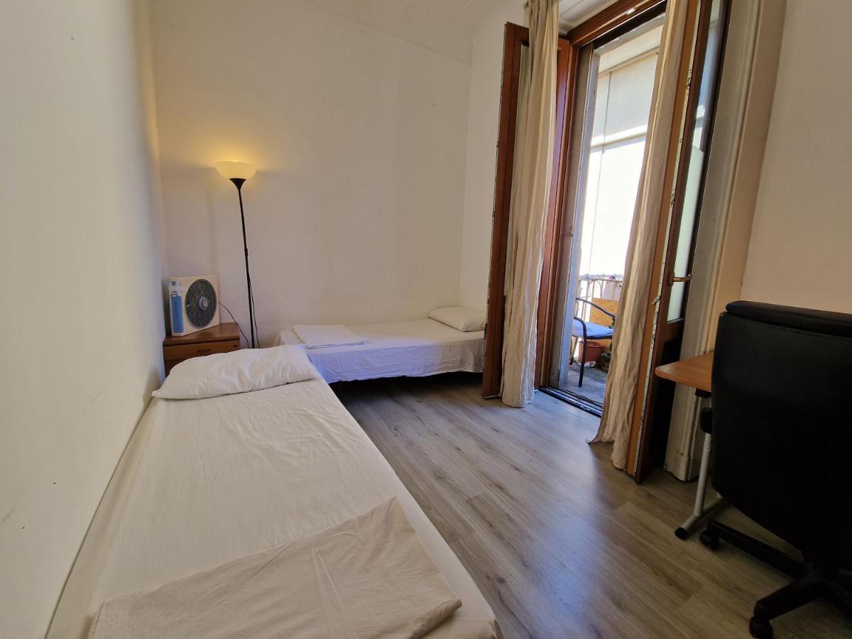Private Room In A Quiet Apartment In The City Center ミラノ エクステリア 写真