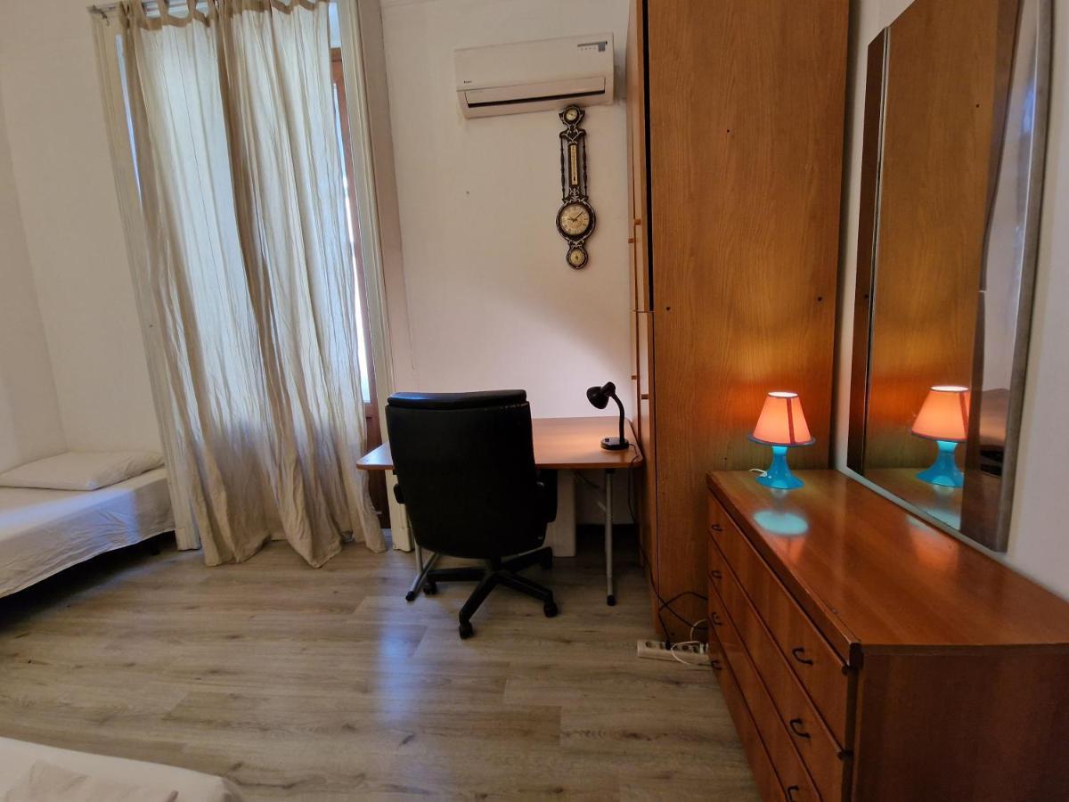 Private Room In A Quiet Apartment In The City Center ミラノ エクステリア 写真